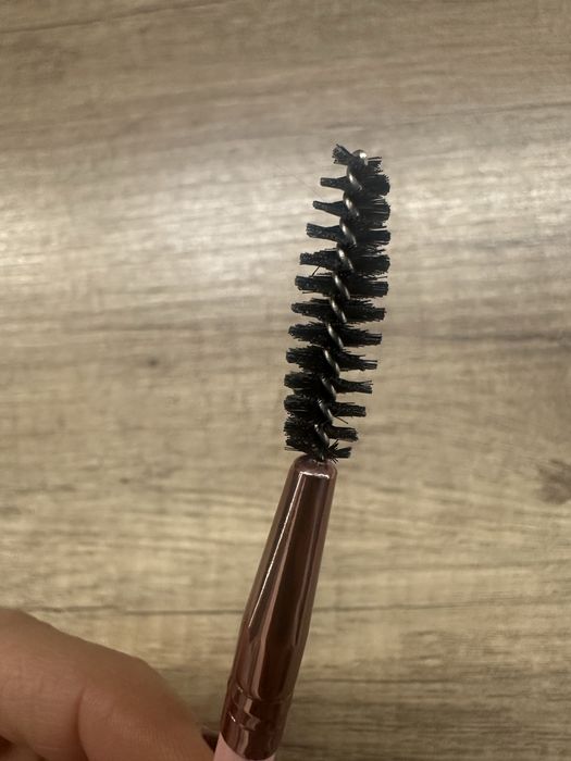 Четка за вежди, с два накрайника