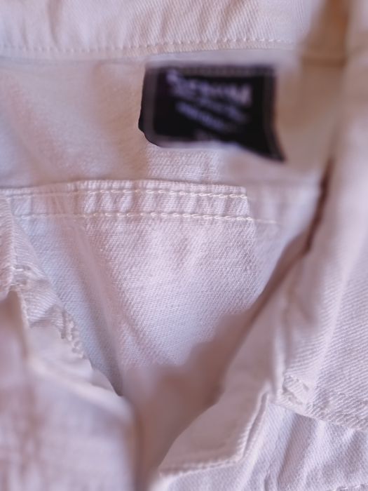 Продам белую джинсовую куртку ,привезённая