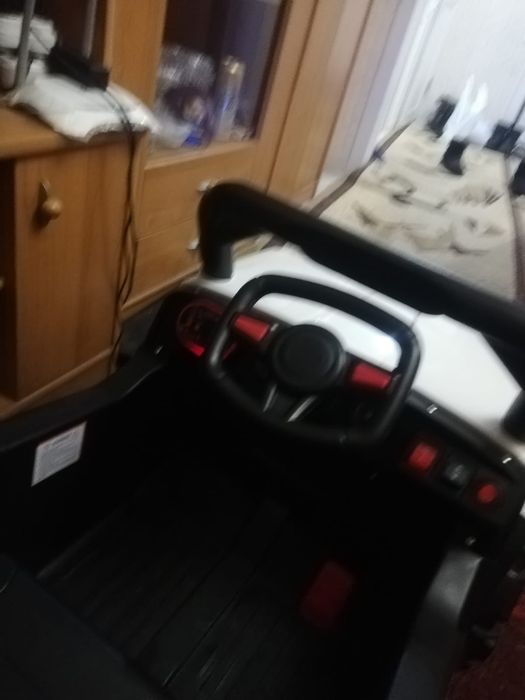 Продам машинку детскую