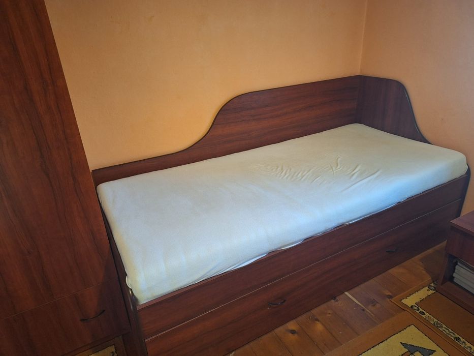 Mobila dormitor, pat, noptiera, birou