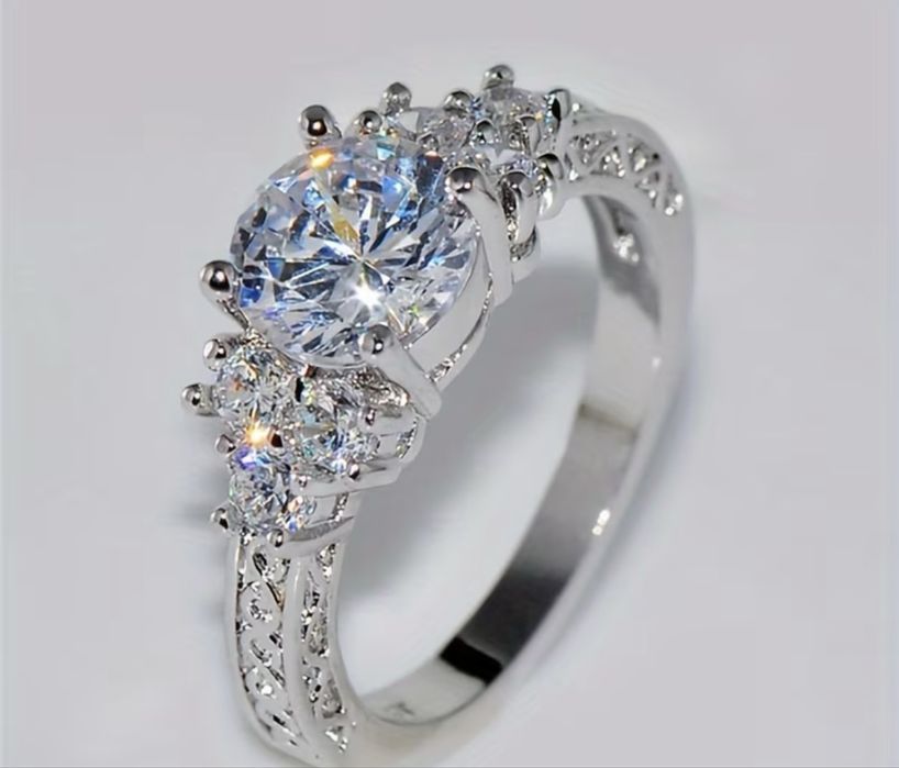 Inel placat cu aur alb de 18 K model deosebit