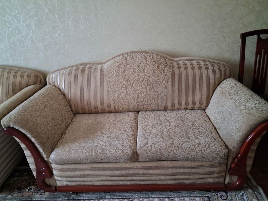 Продам диваны в гостиную.