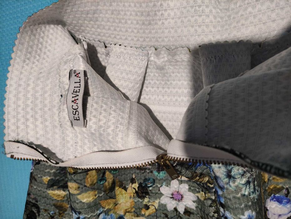 Блуза Sinsay Grinch, ватирана/ зелен  пуловер H&M/ Къса разкроена пола