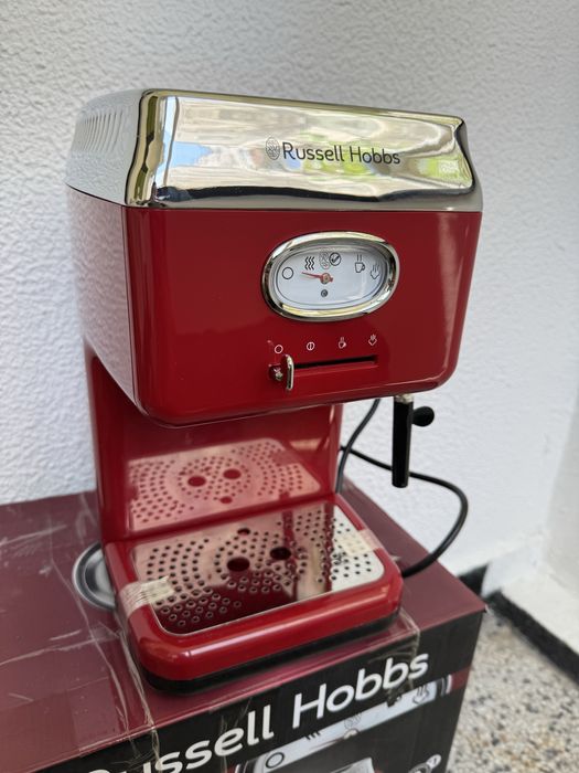 Еспресо Кафемашина - Russell Hobbs Retro Ribbon Red 28250-56, 1350W!