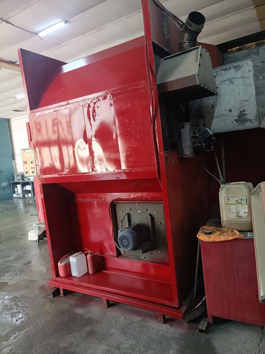 Vând cabina de vopsit  UZI