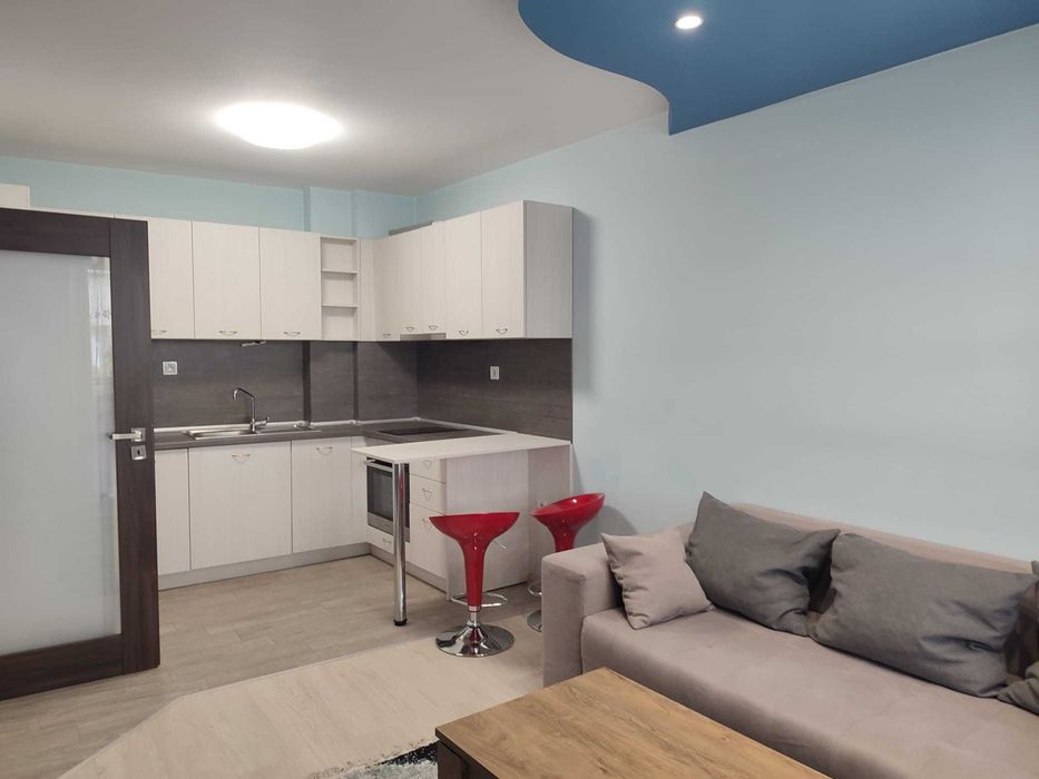 Дава се под наем Тристаен апартамент в Пловдив, Кючук Париж - 85 кв.м за 612 € - Снимка #3