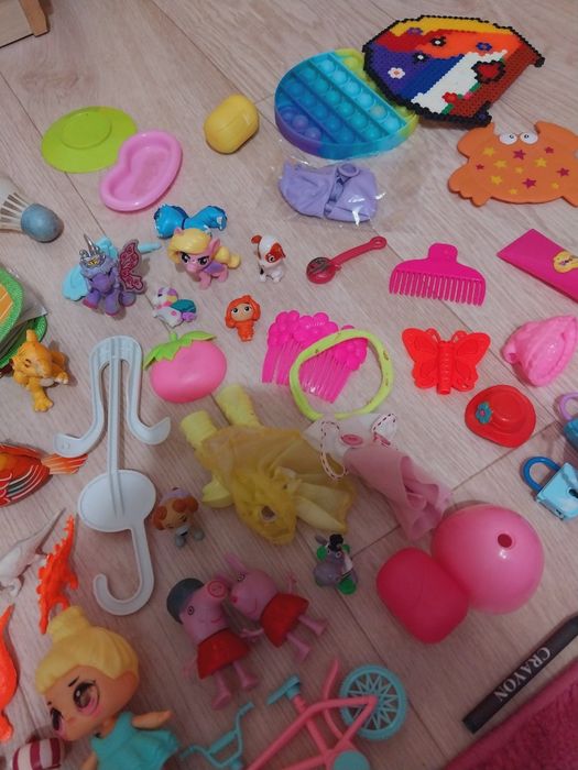 Игрушки и большой Мишка