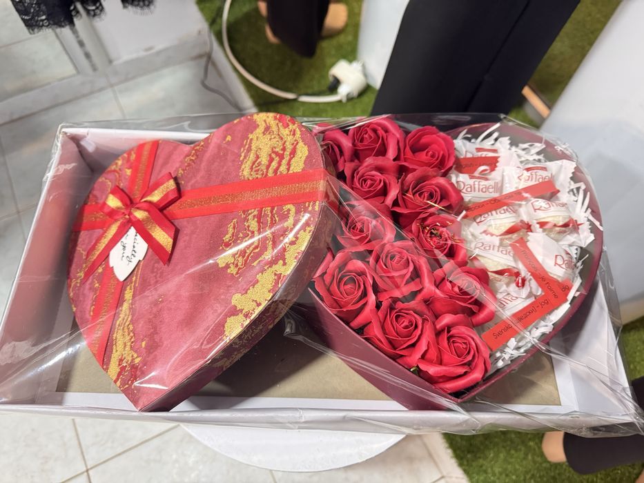 Кутия с бонбони , подаръци