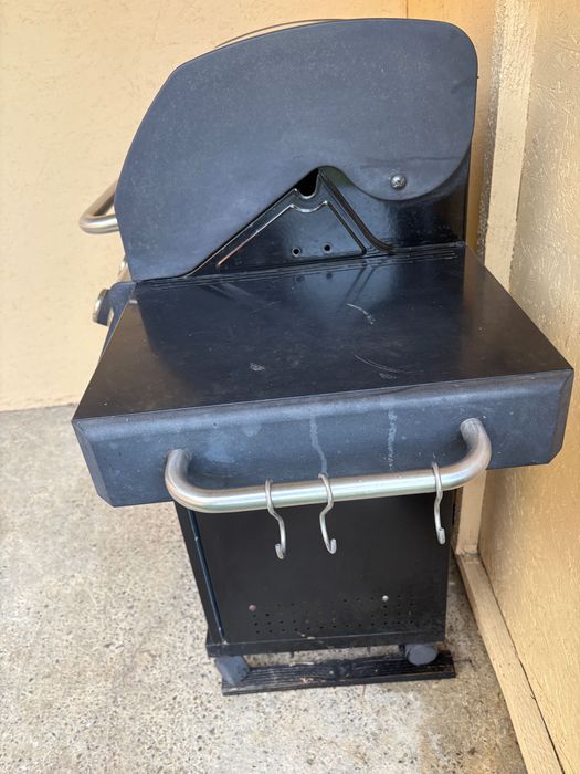 Grătar de curte cu gaz