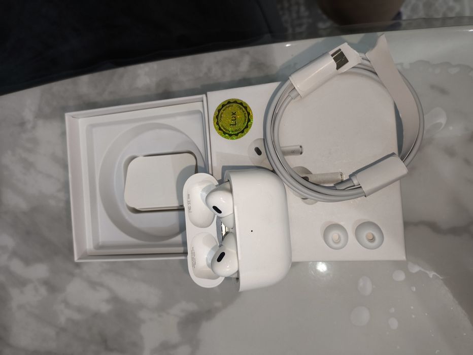 Наушники AirPods