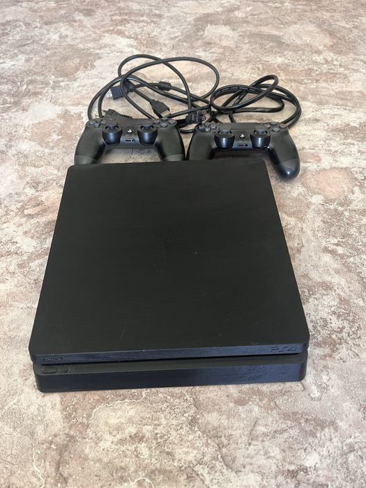 Продам PS 4 + игры