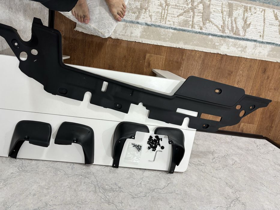 Продам брызговики и пластик под капотом