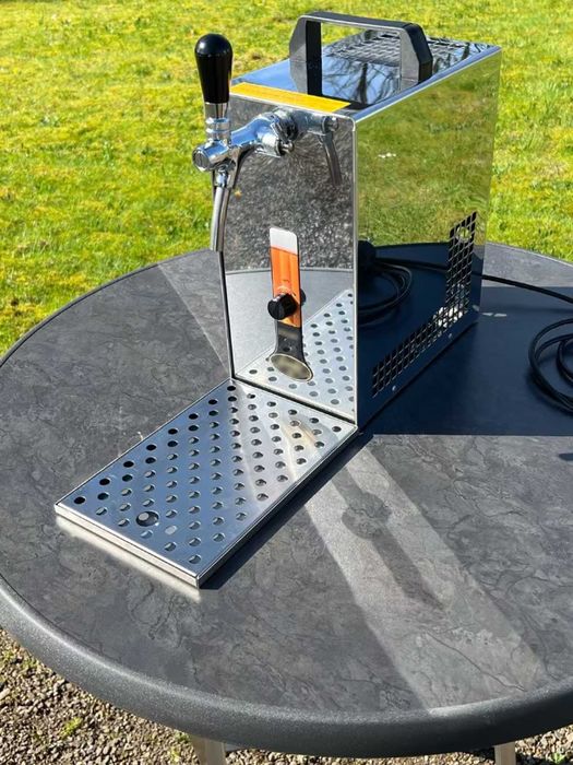 Dozator de bere de inchiriat cu 1 sau 2 robineti