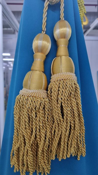 Нитки, бахрома, бубны