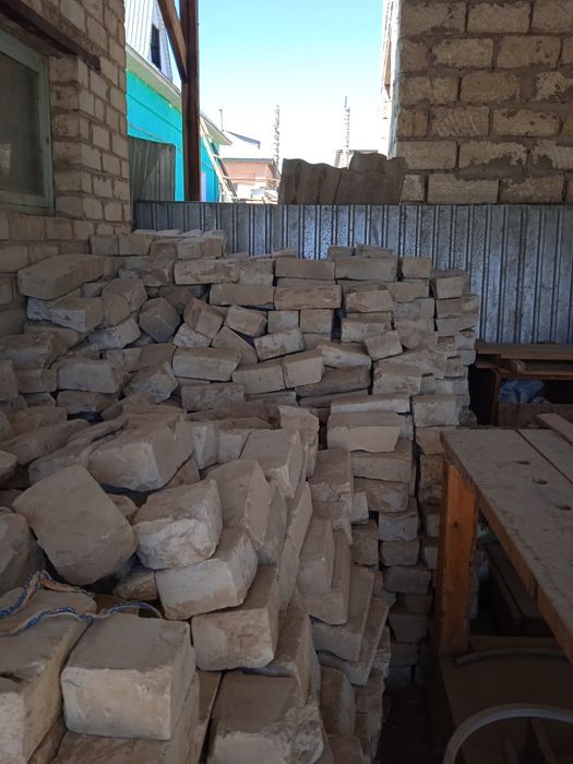 Продажа силикатных  б/у кирпичей