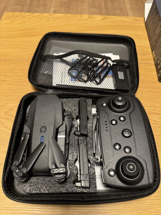 Drona E88 cu 4 acumulatori.