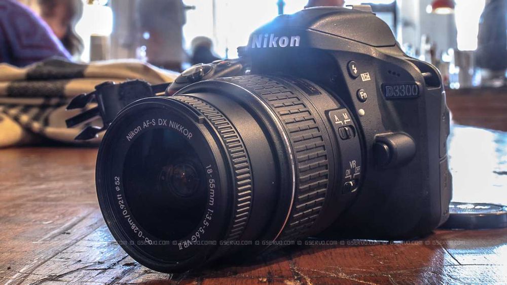 Camera Nikon D330