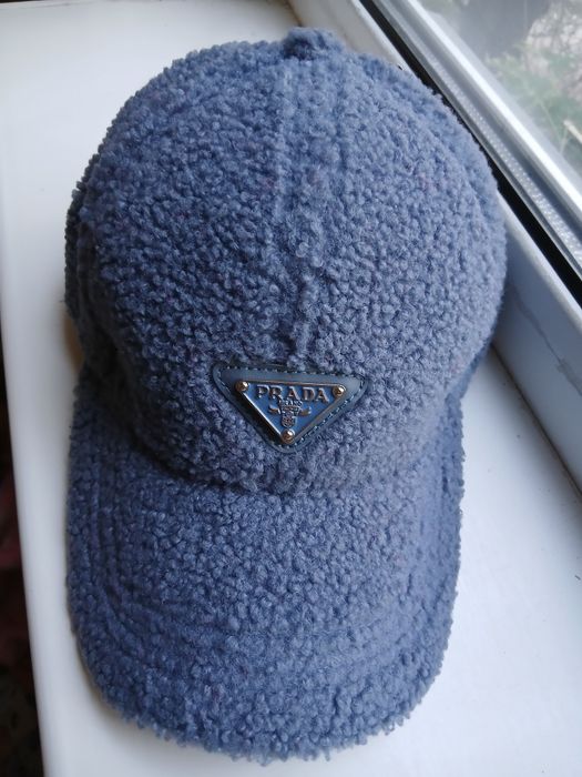 Продается бейсболка на фото