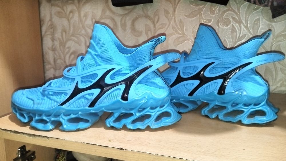 продам кроссовки