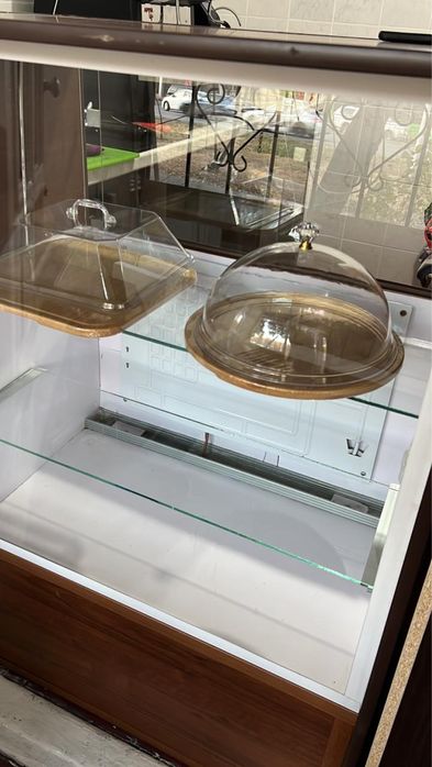 Витринный холодильник СРОЧНО