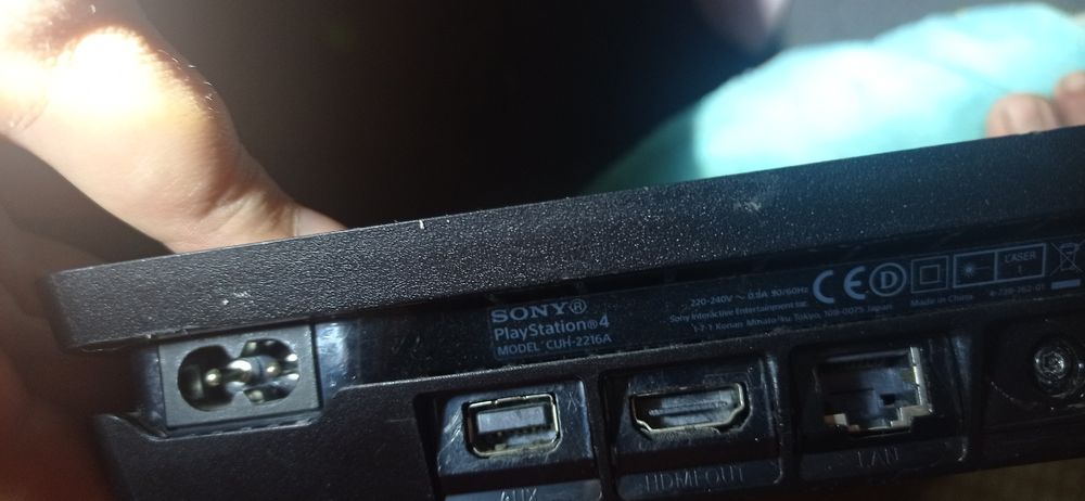 PS 4slim model cuh 2216a