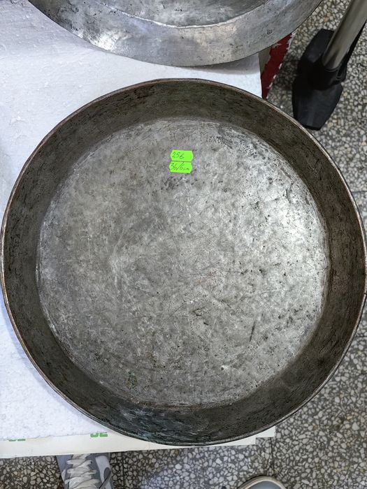 Медни тави цените са написани на всяка