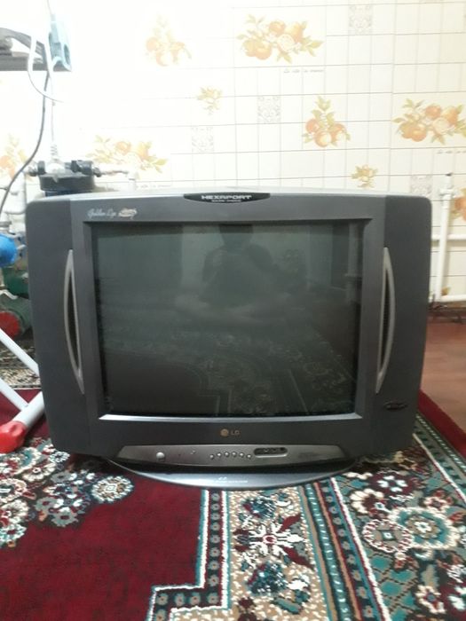 Телевизор LG в хорошем состоянии