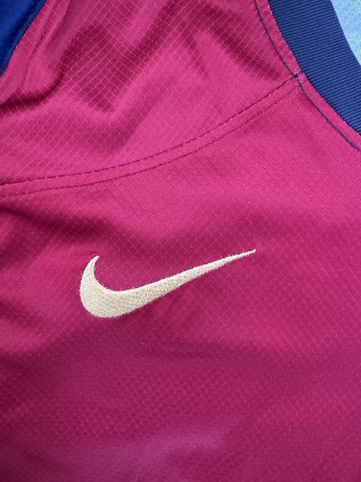 тениска с дълъг ръкав на Ламин Ямал