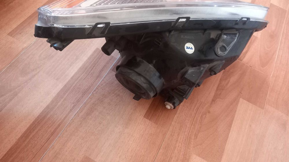 Левая фара Toyota RAV4  DEPO