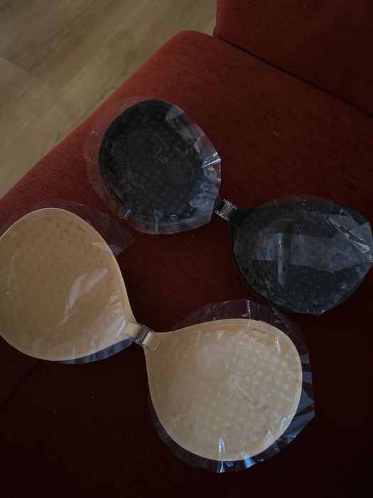 Лепящи сутиени ,бежов/черен