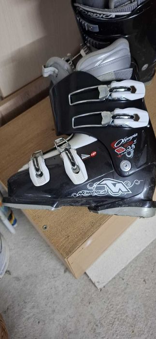 Skiuri, clapari, bete stare foarte buna