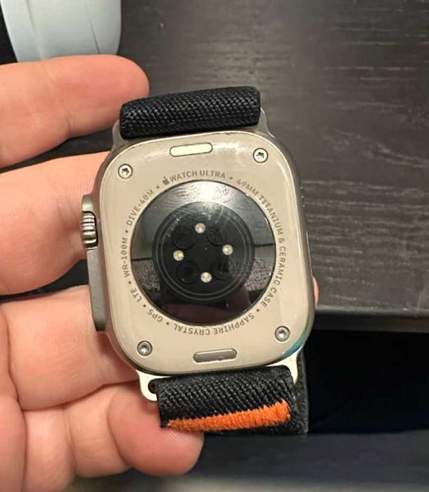 Apple Watch Ultra 49mm Titanium пълен комплект (Батерия 89 процента)