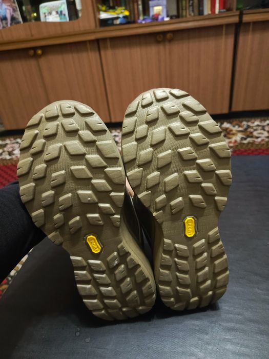 Кроссовки  новые маломерят