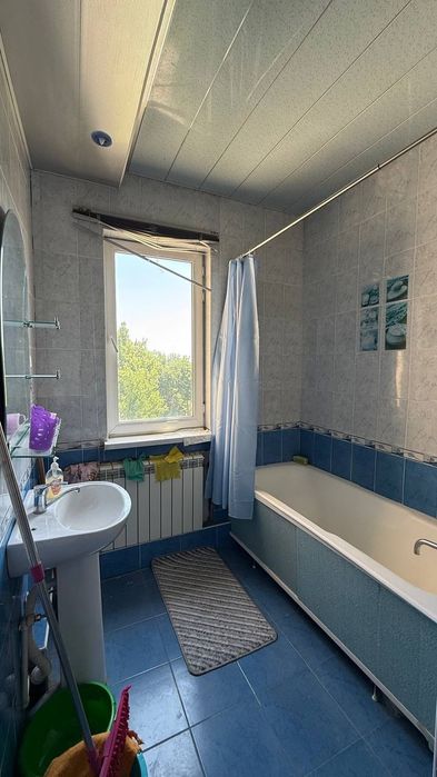 Продам 2в3 комнатную квартиру на Карасу-1!