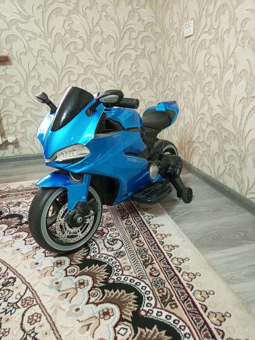 Продам детскую машину и мотоцикл не дорого
