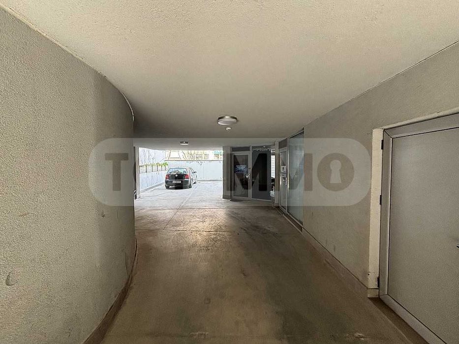 Партерно бизнес помещение в района на ЖП Гара