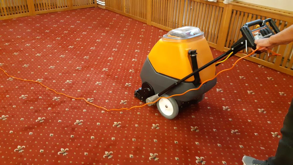 Spalare curatare mocheta firma curatenie Pitesti • OLX.ro