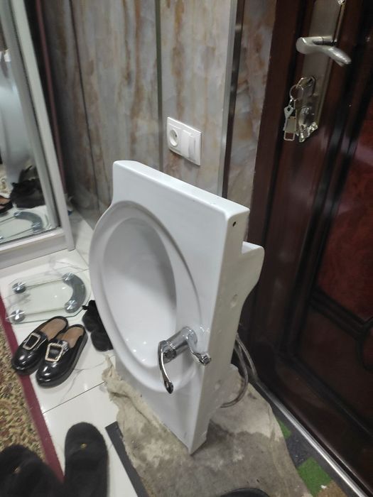 Умывальник почти новое