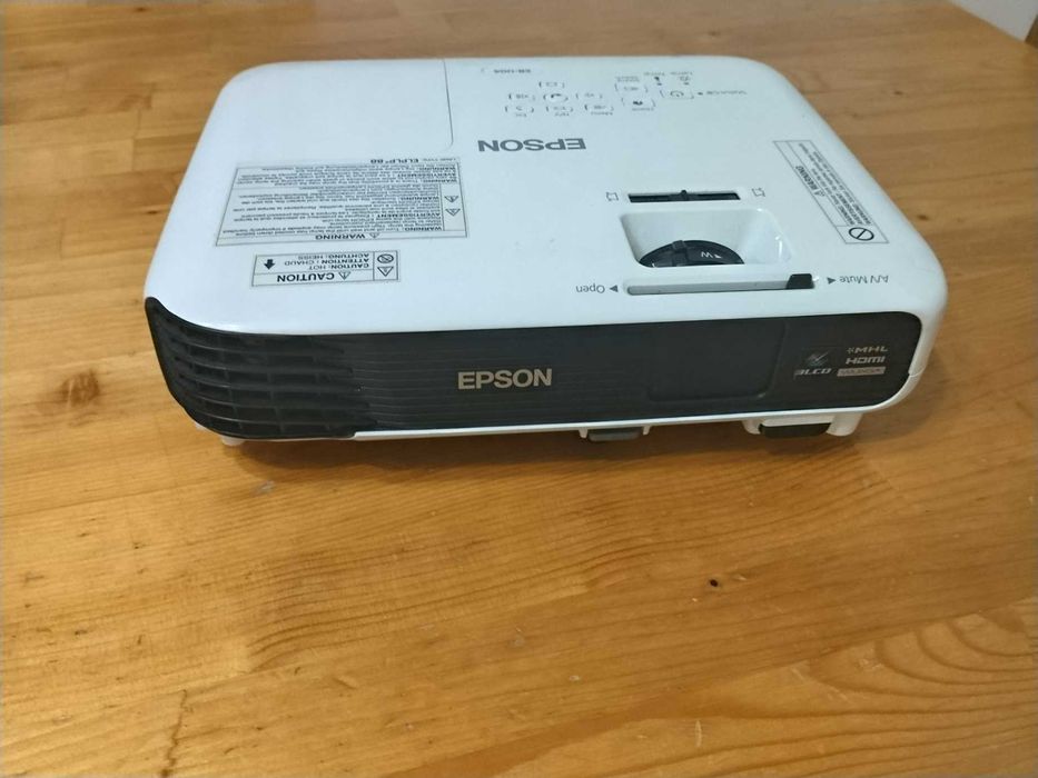 Videoproiector Epson EB-U04