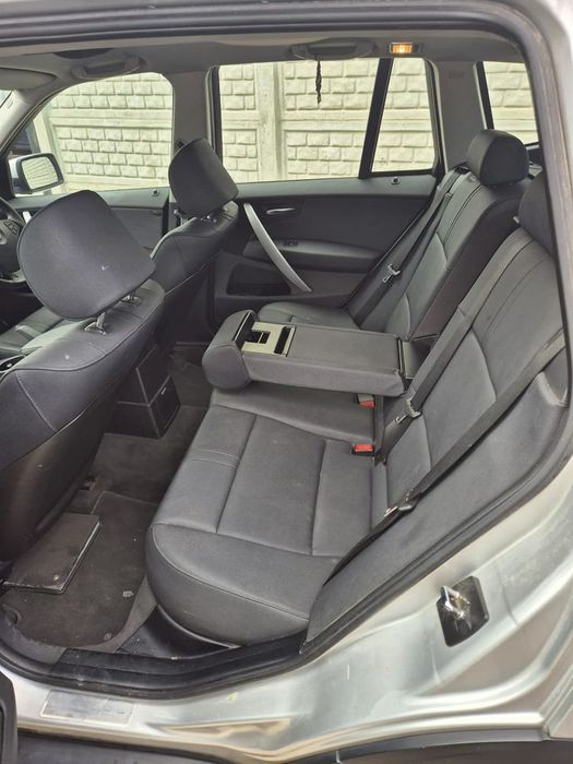 dezmembram bara fata/capota/bmw x3 e83 an 2008