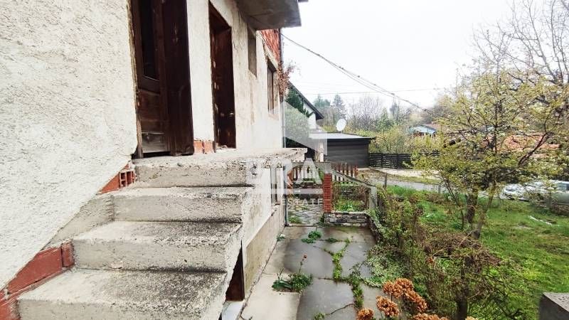 Kъща в гр. Сапарева баня с двор и гараж