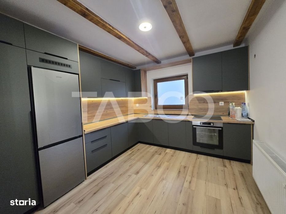 Casa de vacanta noua de vanzare 278 mp curte 855mp Valea Avrigului