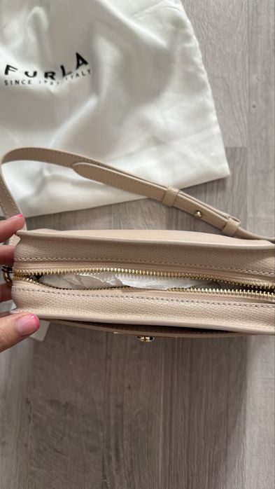 Geantă Furla piele naturala – elegantă și rafinată
