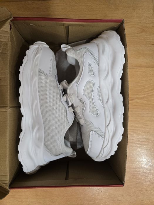 Новые лёгкие кроссовки