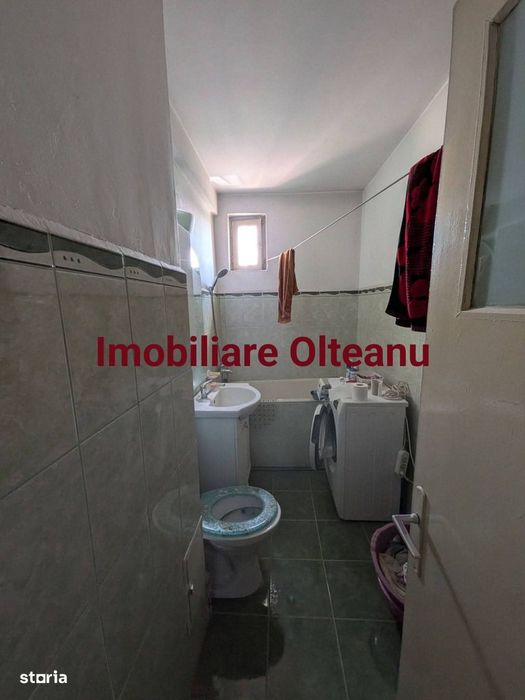 Decomandat, Calea București.