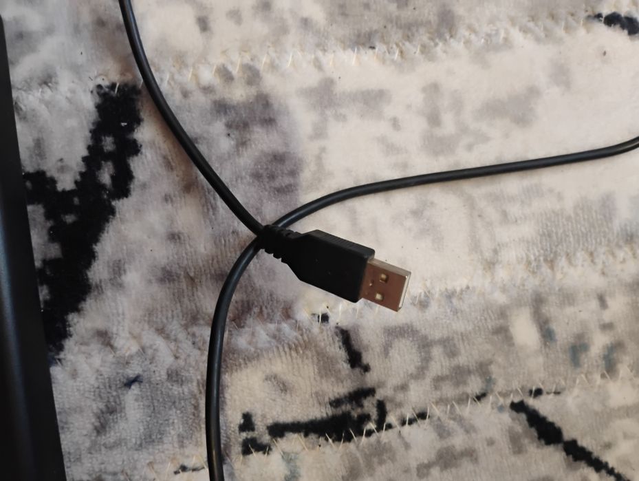 Продавам настолен компютър hp compac