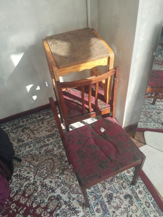 Eski mebel sotiladi