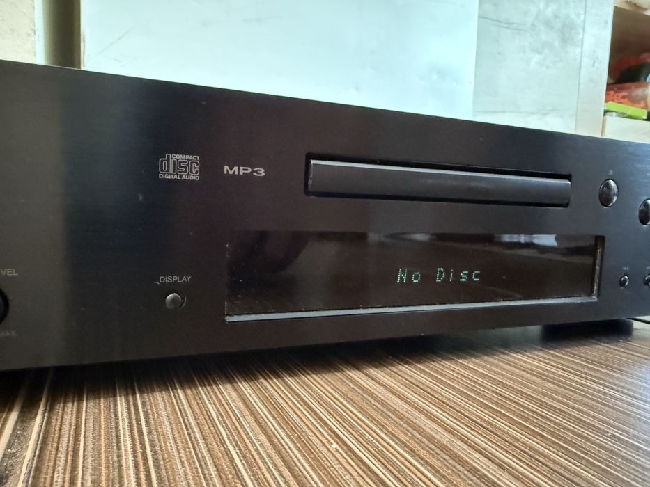 Onkyo C-7030 качествен CD Player