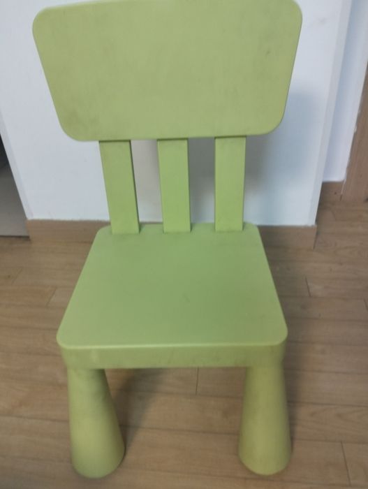 Продам стол и стульчик Икея
