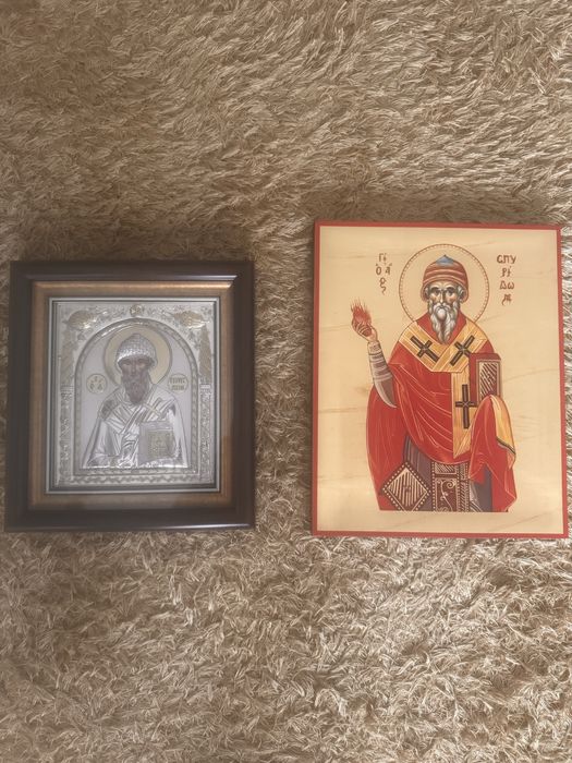 Icoane (doua) rama lemn, cu sticla